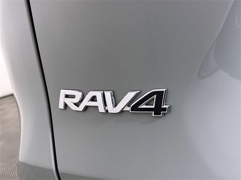 Used 2022 Toyota RAV4 XLE image 32