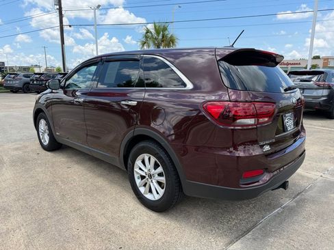 Used 2019 Kia Sorento AWD V6 image 3