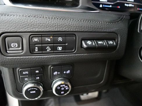 Used 2024 GMC Yukon XL Denali AWD/4WD image 72