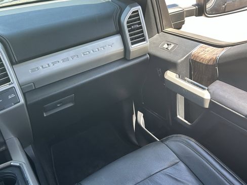Used 2017 Ford F350 Lariat w/ Lariat Ultimate Package AWD/4WD image 18