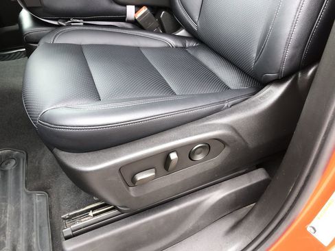 Used 2022 Chevrolet Silverado 1500 LT w/ Z71 Off-Road Package image 14