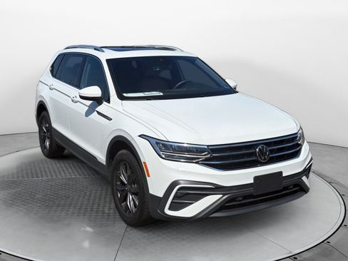 Used 2022 Volkswagen Tiguan SE AWD/4WD image 1