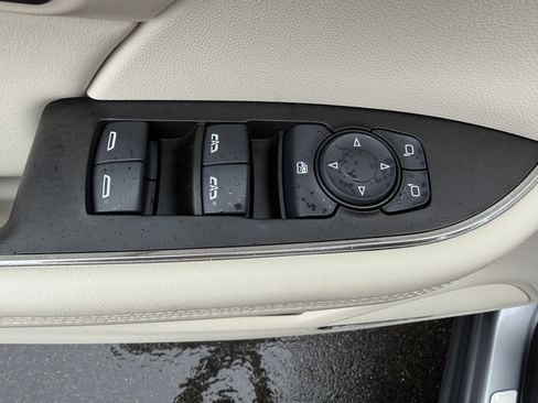 Used 2022 Buick Envision Avenir w/ Technology Package II image 21