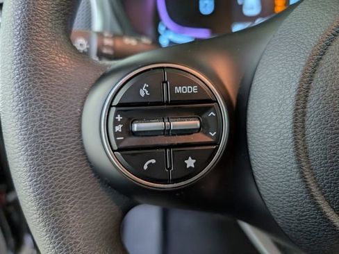 Used 2025 Kia Soul LX image 17
