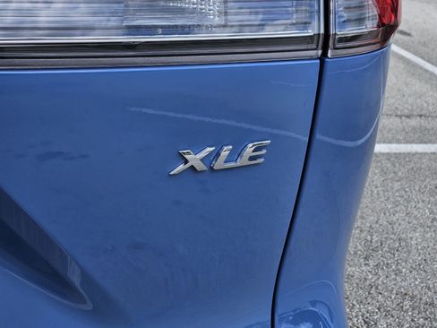 Used 2026 Toyota Corolla Cross XLE w/ Convenience Package FWD image 8