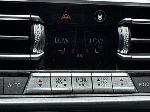 Used 2021 BMW X5 xDrive40i w/ M Sport Package AWD/4WD image 38