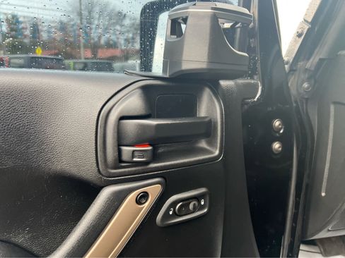 Used 2017 Jeep Wrangler 75th Anniversary image 18