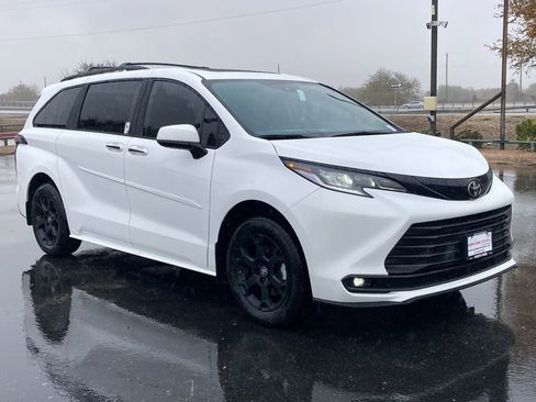 New 2026 Toyota Sienna XLE Woodland Edition AWD/4WD image 3