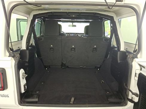 Used 2021 Jeep Wrangler Unlimited Sahara AWD/4WD image 34