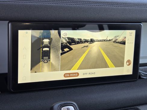 Used 2020 Land Rover Defender 110 SE image 15