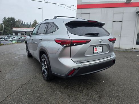 Certified 2024 Toyota Highlander LE image 5