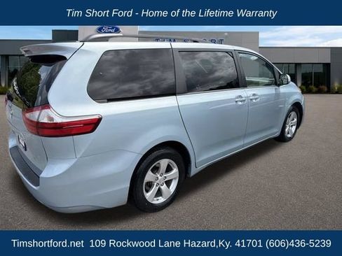 Used 2017 Toyota Sienna LE FWD image 4