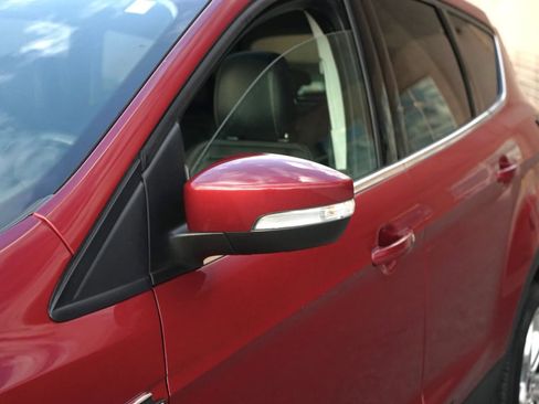 Used 2019 Ford Escape Titanium image 10