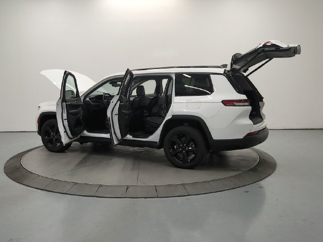 Used 2022 Jeep Grand Cherokee L Limited w/ Black Appearance Package RWD image 12