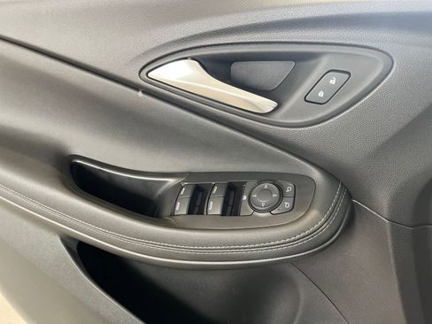 Used 2025 Buick Encore GX Preferred image 31