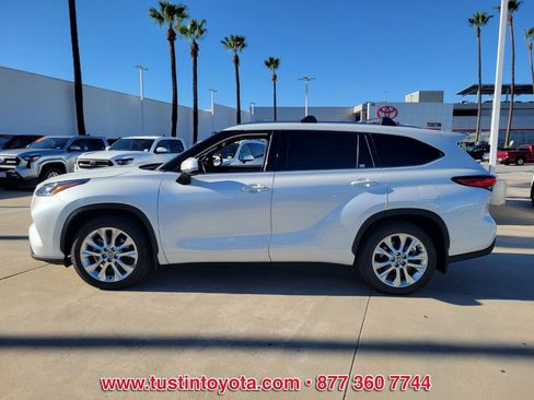 Used 2023 Toyota Highlander Limited image 7