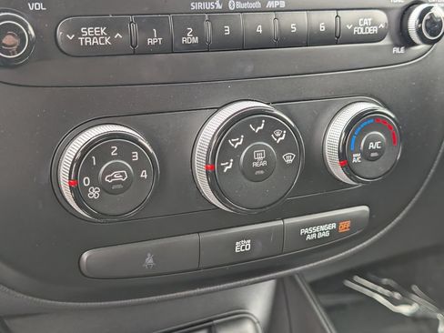 Used 2014 Kia Soul + FWD image 27