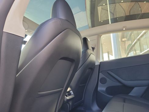Used 2024 Tesla Model Y Long Range RWD image 12