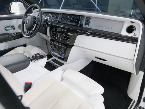 Used 2023 Rolls-Royce Phantom Sedan image 48
