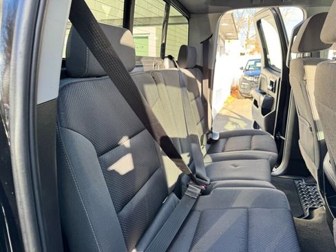 Used 2018 Chevrolet Silverado 1500 LT w/ Midnight Edition image 41