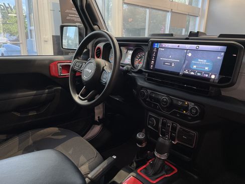 Used 2025 Jeep Gladiator Sport AWD/4WD image 29