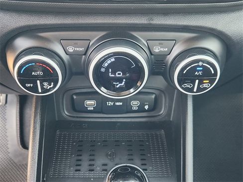 Used 2025 Hyundai Venue Limited image 18