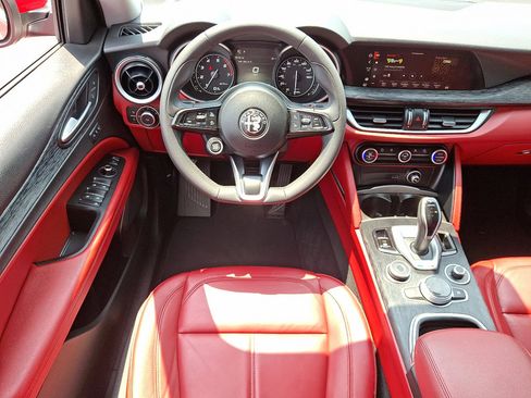 Used 2020 Alfa Romeo Stelvio image 22