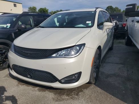 Certified 2019 Chrysler Pacifica Limited w/ Advanced Safetytec Group FWD image 3