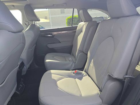 Used 2024 Toyota Highlander Limited image 20