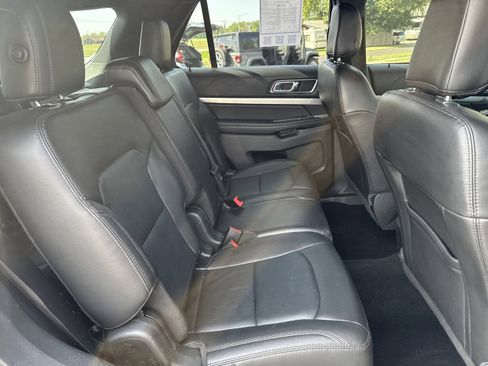 Used 2018 Ford Explorer XLT w/ Equipment Group 202A image 13