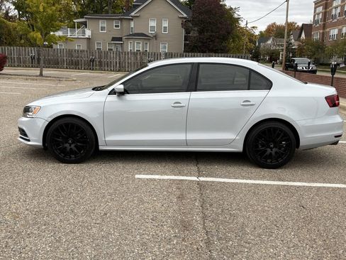 Used 2017 Volkswagen Jetta S image 32