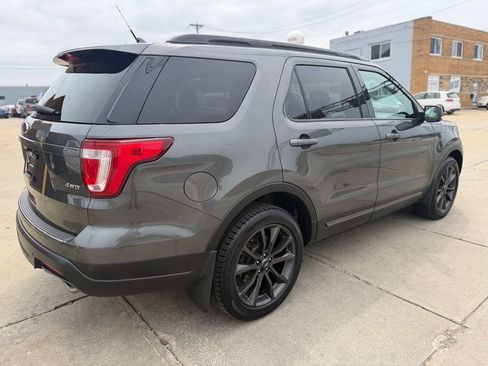Used 2018 Ford Explorer XLT w/ Equipment Group 202A AWD/4WD image 6