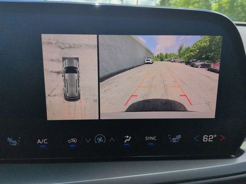 Used 2025 Chevrolet Traverse LT w/ Midnight/Sport Edition AWD/4WD image 17