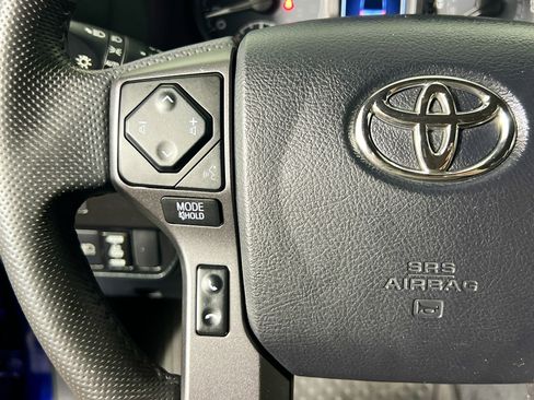 Used 2022 Toyota Tacoma TRD Off-Road image 18