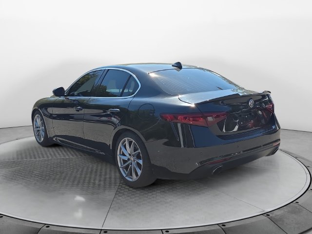 Used 2017 Alfa Romeo Giulia w/ Cold Weather Package RWD image 3