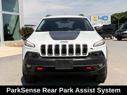 Used 2017 Jeep Cherokee Trailhawk AWD/4WD image 7