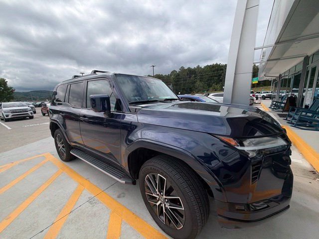 Used 2025 Lexus GX 550 w/ Accessory Package (2T) AWD/4WD image 7