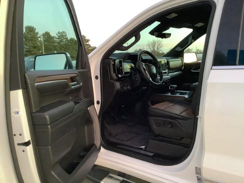 Used 2024 Chevrolet Silverado 1500 High Country w/ Technology Package image 23