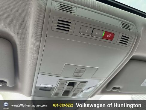 Certified 2025 Volkswagen Taos SE w/ Panoramic Sunroof Package image 32