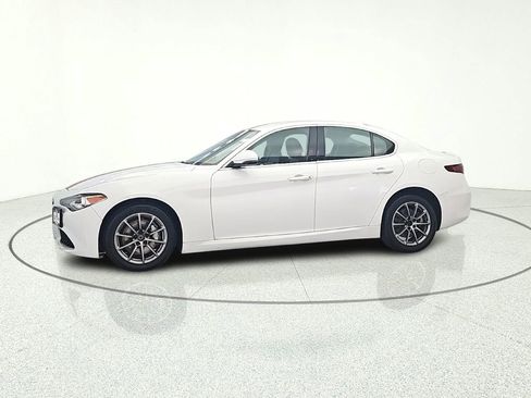 Used 2019 Alfa Romeo Giulia AWD image 4