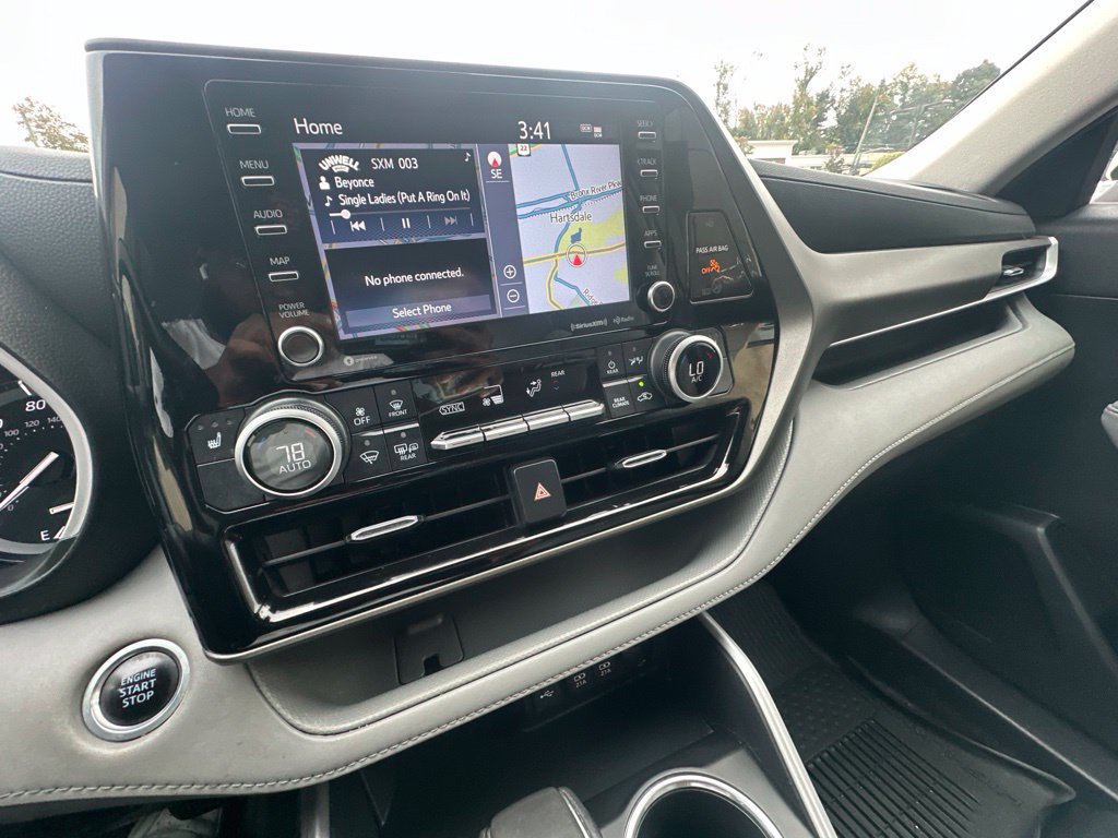 Used 2021 Toyota Highlander XLE AWD/4WD image 16