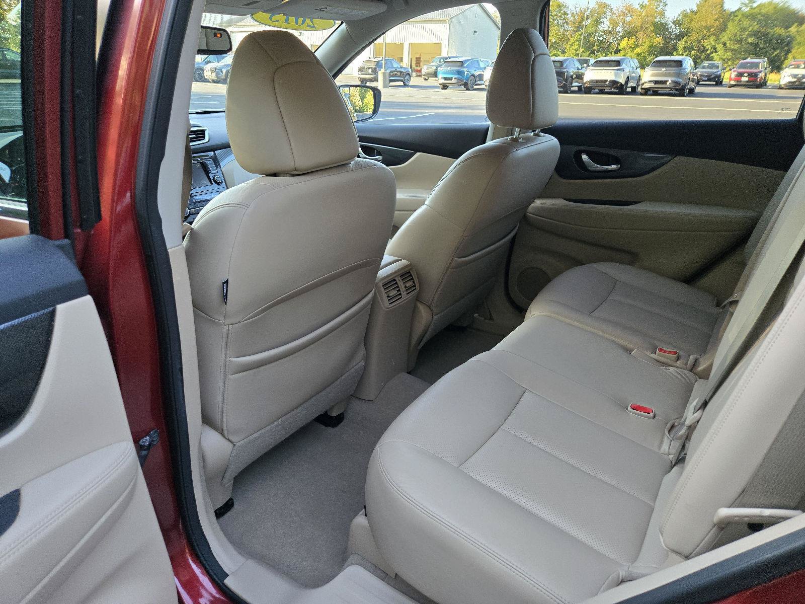Used 2015 Nissan Rogue SL w/ SL Premium Package FWD image 25