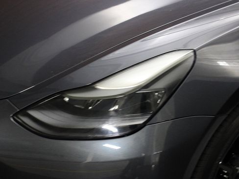 Used 2022 Tesla Model 3 image 4