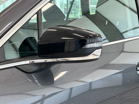 Used 2023 Subaru Outback Premium image 12