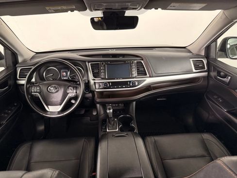 Used 2018 Toyota Highlander XLE AWD/4WD image 6