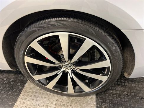 Used 2018 Volkswagen Passat 3.6 image 11
