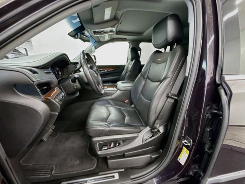Used 2018 Cadillac Escalade Premium Luxury AWD/4WD image 13