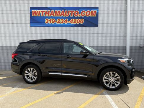 Used 2024 Ford Explorer XLT w/ Equipment Group 202A AWD/4WD image 3