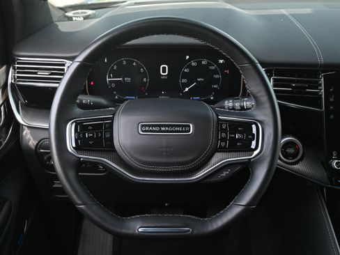 Used 2022 Jeep Grand Wagoneer Series II AWD/4WD image 17