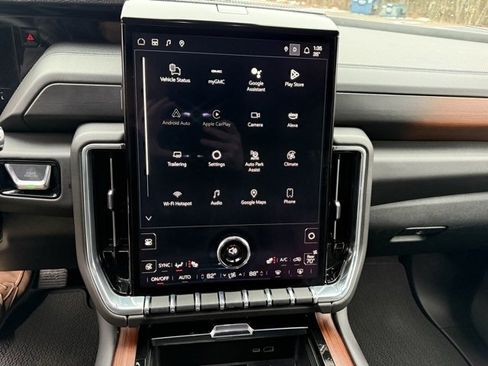 Used 2025 GMC Yukon Denali image 14